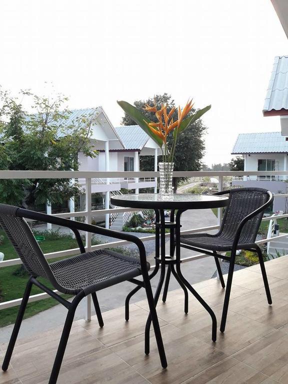 Baan Suan Geb Tawan Lop Buri Exterior foto