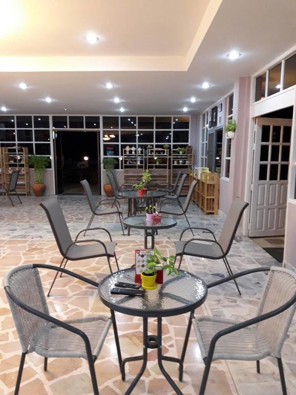 Baan Suan Geb Tawan Lop Buri Exterior foto